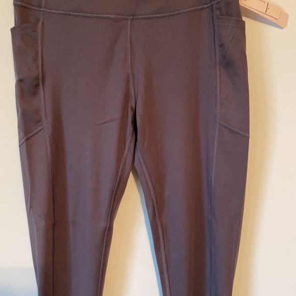 NWT Victoria’s Secret Incredible Essential Legging - Picture 8 of 16